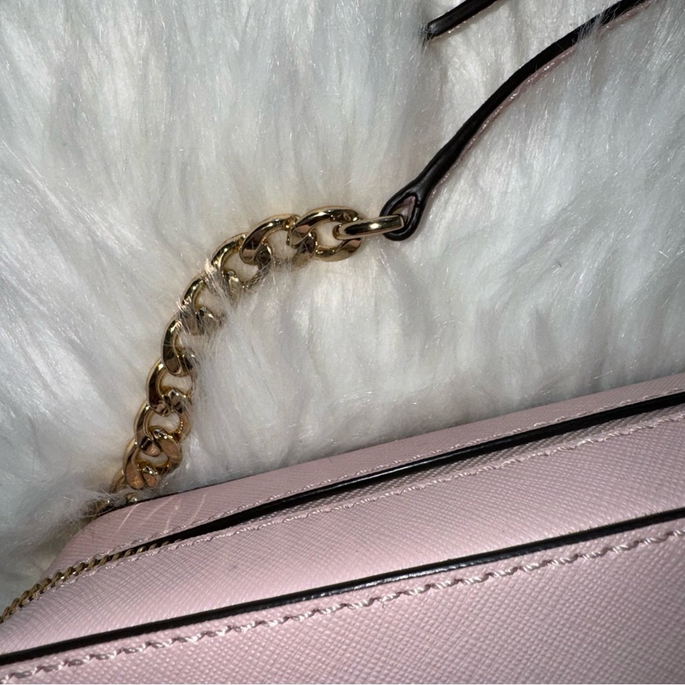 Like New Michael Kors MK Crossbody. - Picture 3 of 10